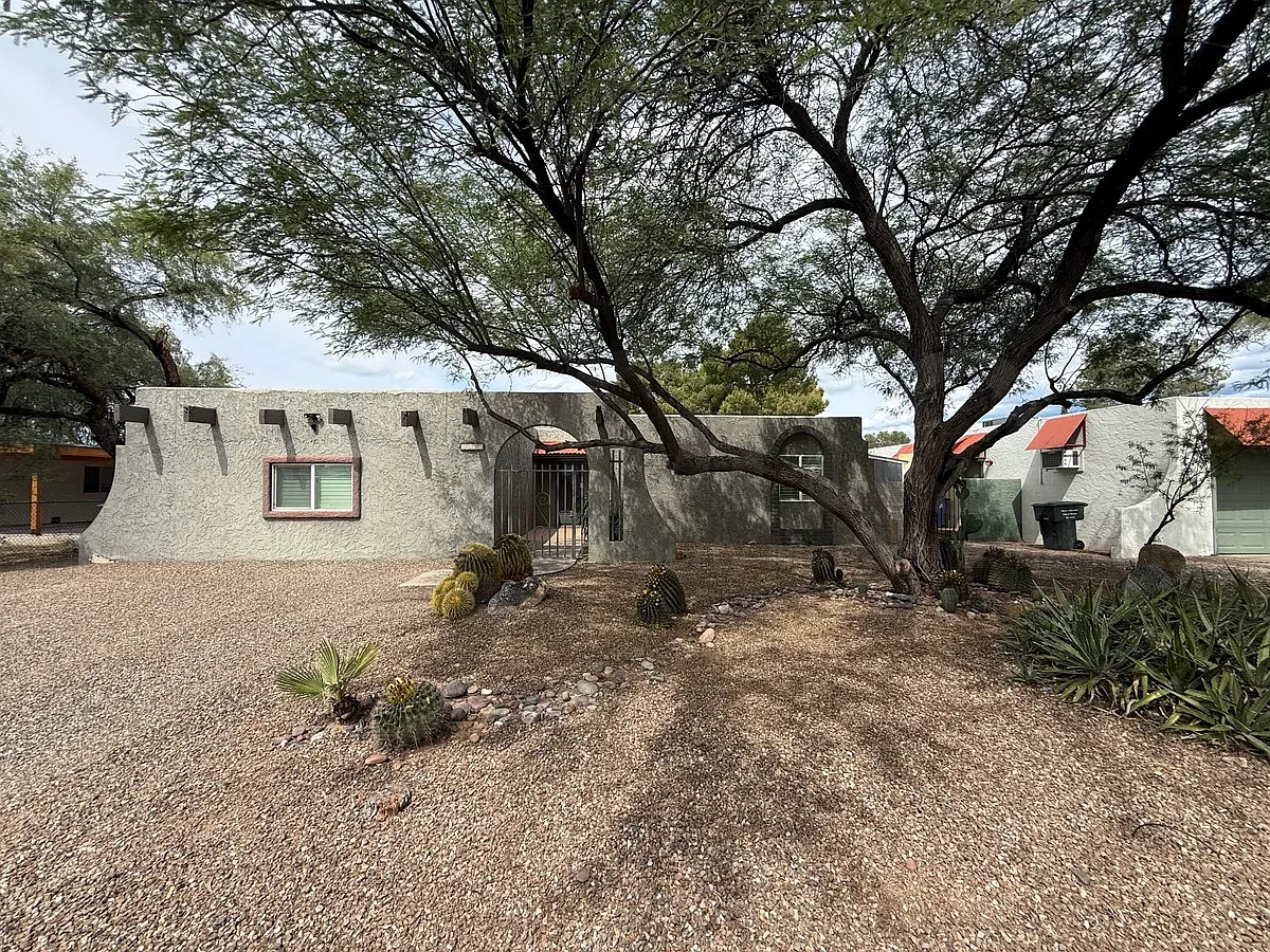 3 bed, 2.0 bath, 1900 sqft, $2,495 — Photo 3