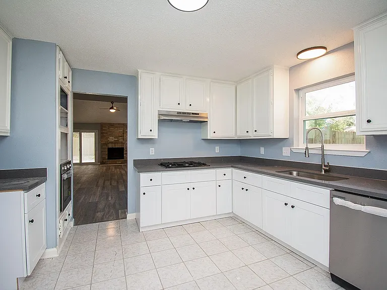 16419 N Bend Dr — Photo 10