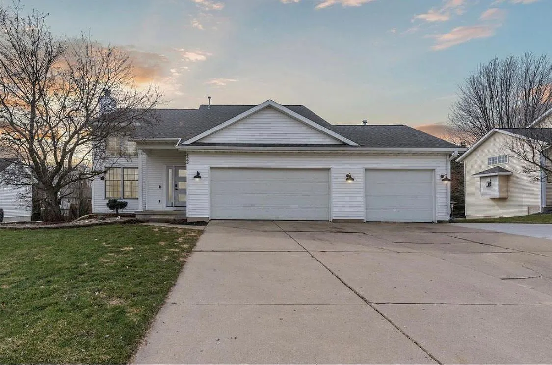 4442 Sunnyslope Dr — Photo 1