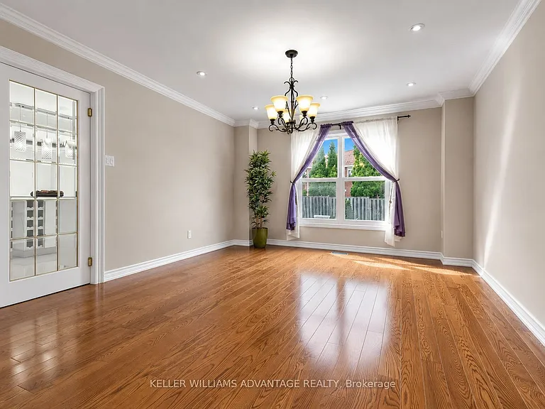 73 Highglen Ave — Photo 5