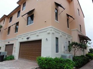 62 NW Chaucer Ln, Boca Raton, FL 33432