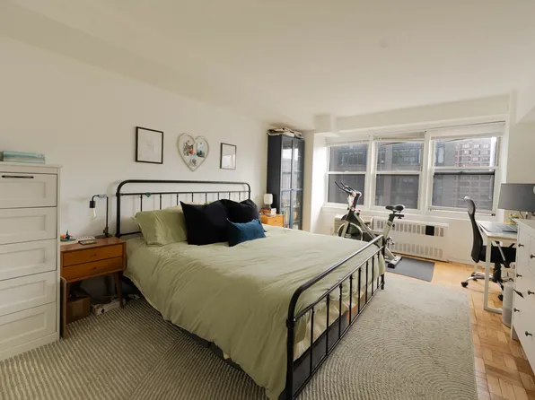 155 East 38th Street image 3 of 5