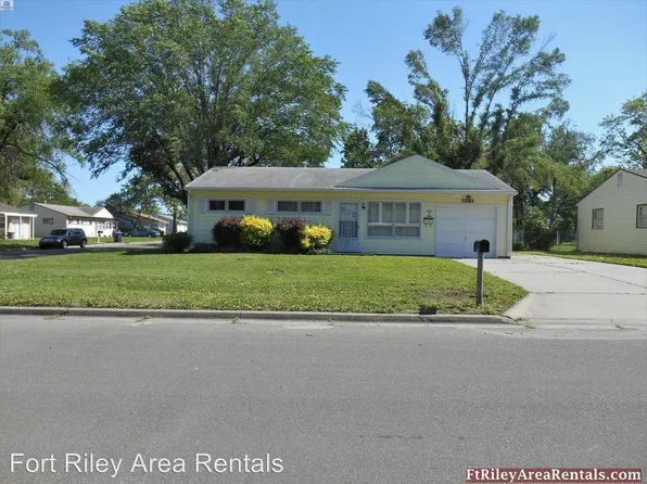 1201 W 12th St, Junction City, KS 66441