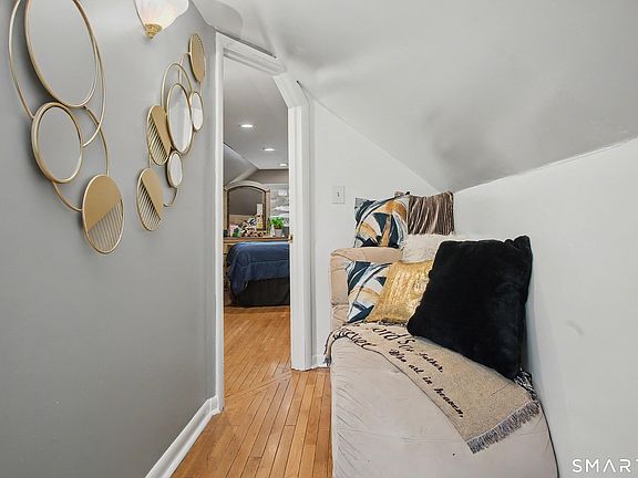 5th image of 424 Circular Avenue