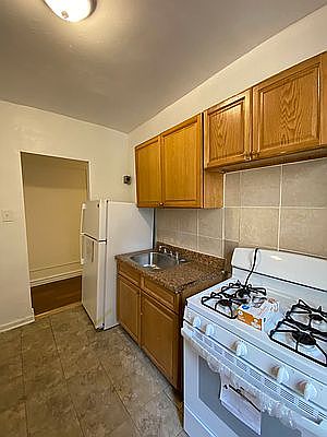 4th image of 1226 Sherman Ave APT 24