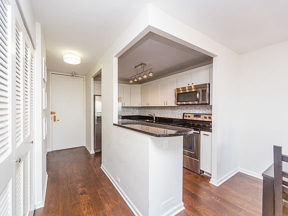 2nd image of 2020 N Lincoln Park West Ave #33C