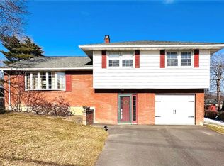 22 Willow Pkwy, New windsor, NY 12553