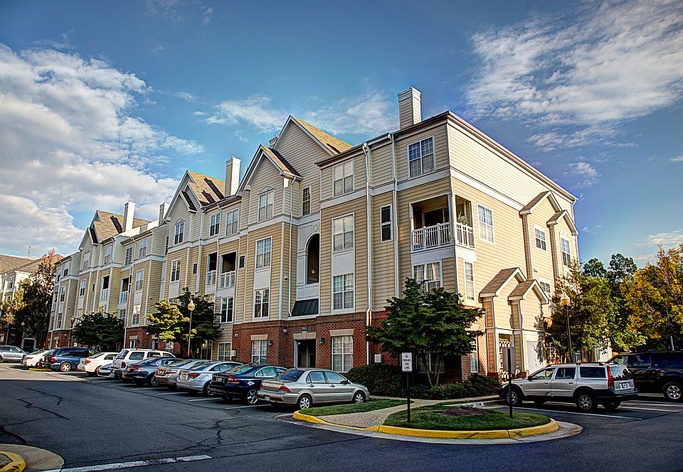 1st image of 2109 Highcourt Ln APT 305
