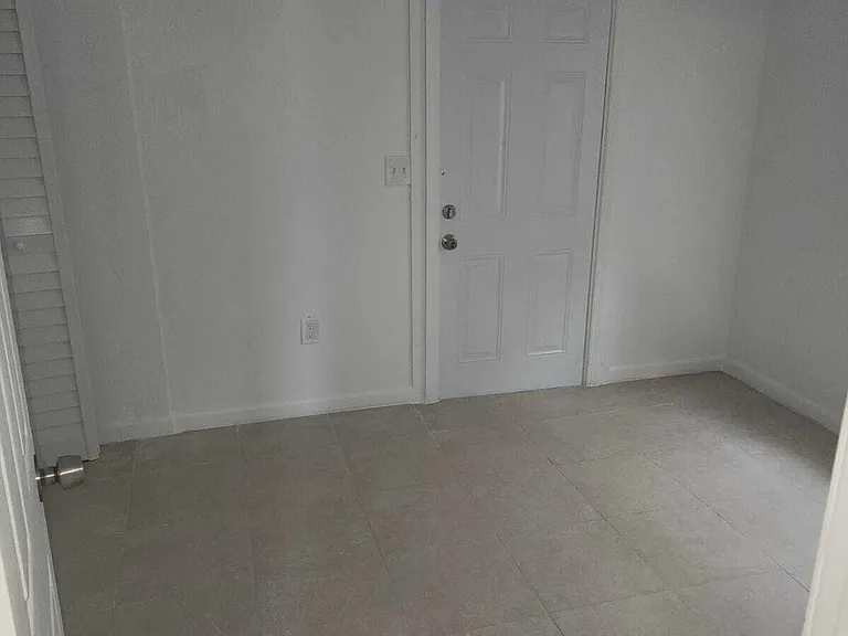 1910 Garfield St #1 — Photo 5