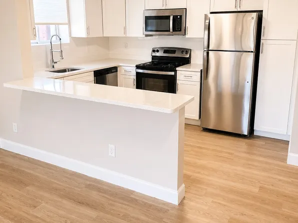 7 Stonehill Dr #4, Stoneham, MA 02180