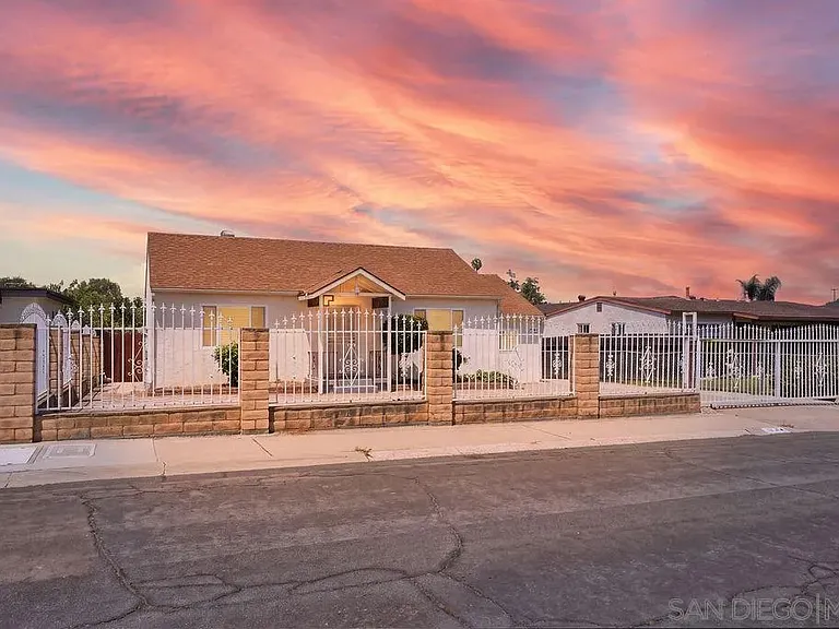 3942 Casita Way — Photo 2