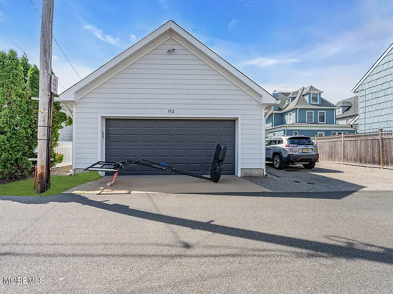 112 Sylvania Ave — Photo 67