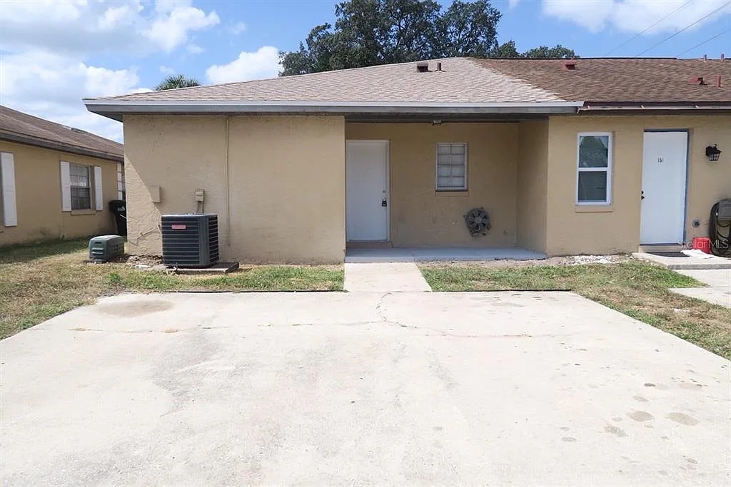 3 bed, 2.0 bath, 1244 sqft, $1,850 — Photo 1