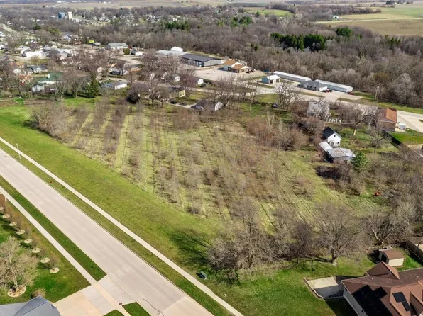 Main St, Center Pt, IA 52213