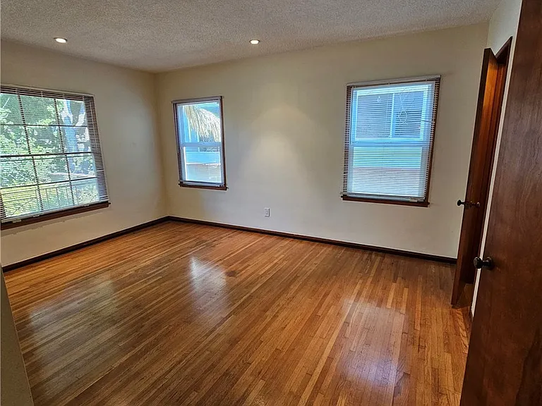12627 Manor Dr — Photo 19
