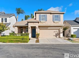 23 W Bordeaux Ln, Clovis, CA 93619