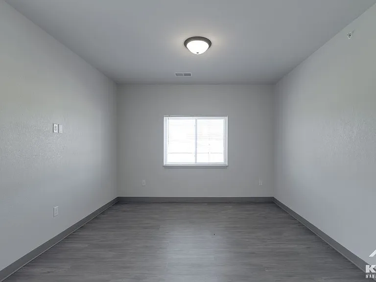 Indian Point Apartments — Photo 17