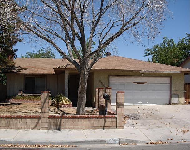1st image of 625 E Avenue J6