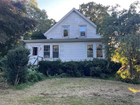 627 Stafford Rd, Tiverton, RI 02878