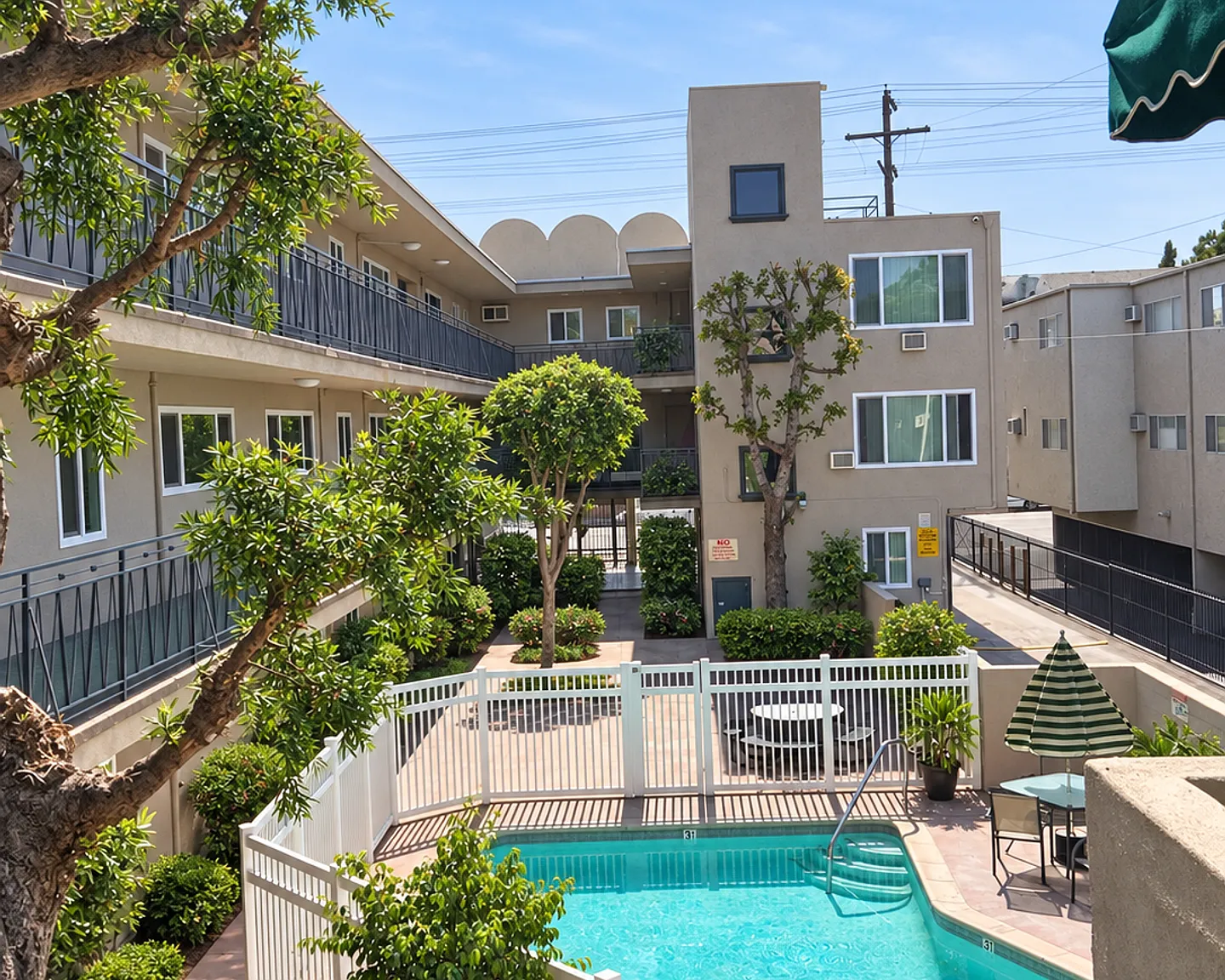Maison De Michelle Apartments — Photo 3