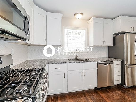 5th image of 504 W 86th Ter