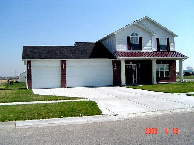 3 bed, 2.5 bath, 1671 sqft, $2,100 — Photo 1