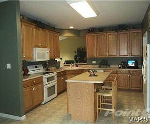 2nd image of 240 Oak Trl