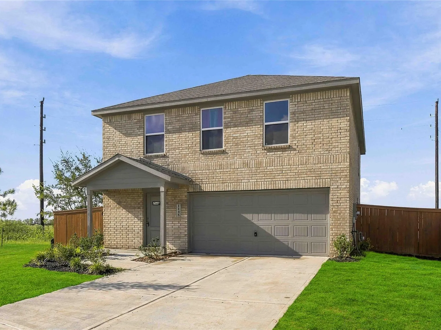 4 bed, 2.5 bath, 2078 sqft, $2,300 — Photo 2