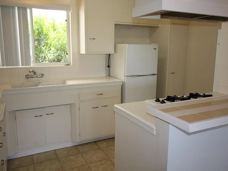 E Chevy Chase Dr — Photo 5