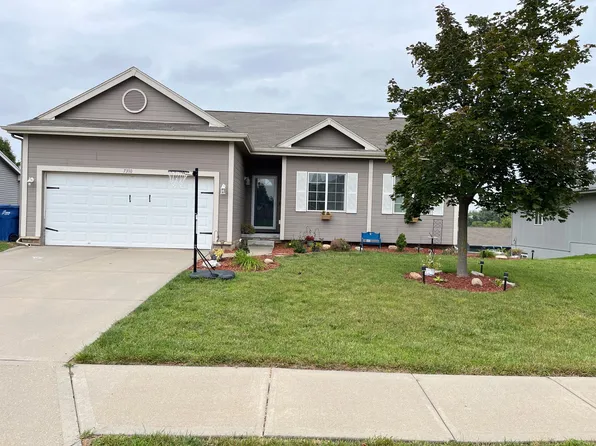 7310 Peters St, La Vista, NE 68128