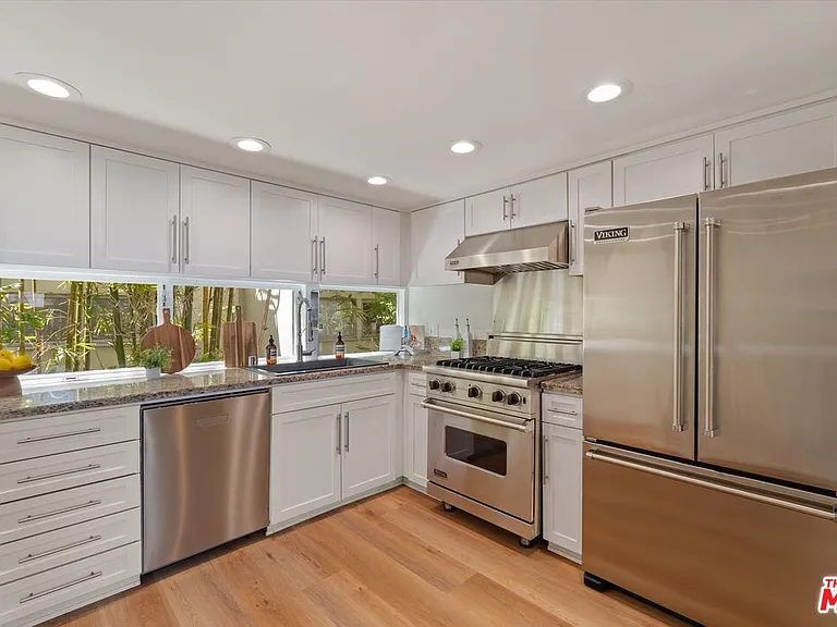 821 Bay St #C1 — Photo 6