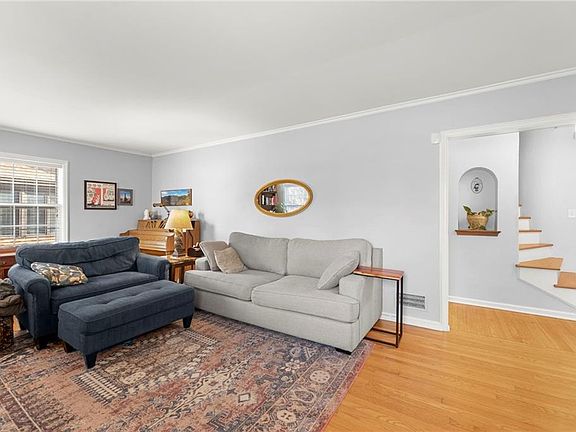 5th image of 7411 Ward Pkwy