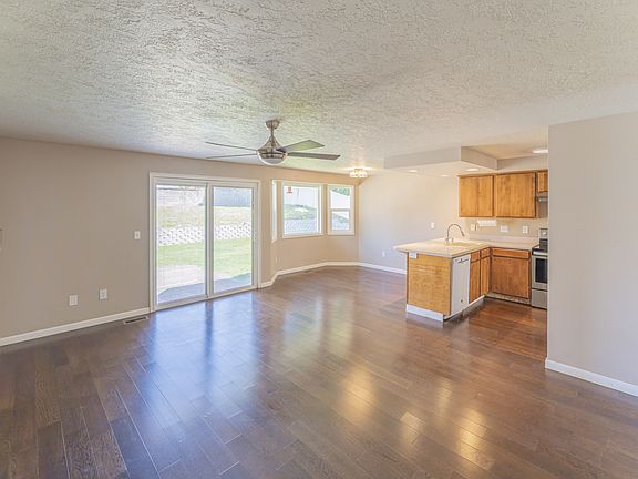 3rd image of 3120 NE 98th Cir