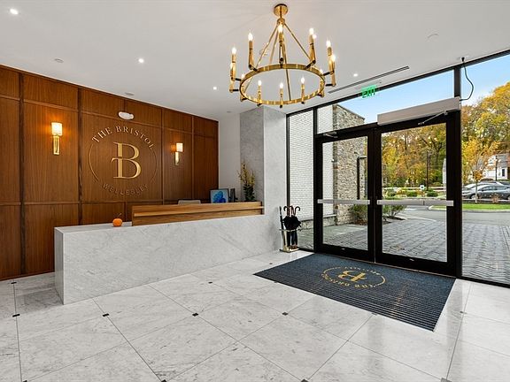 3rd image of 148 Weston Rd #208