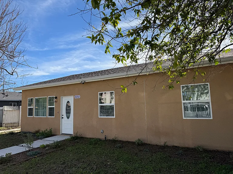 20352 Sherman Way — Photo 39