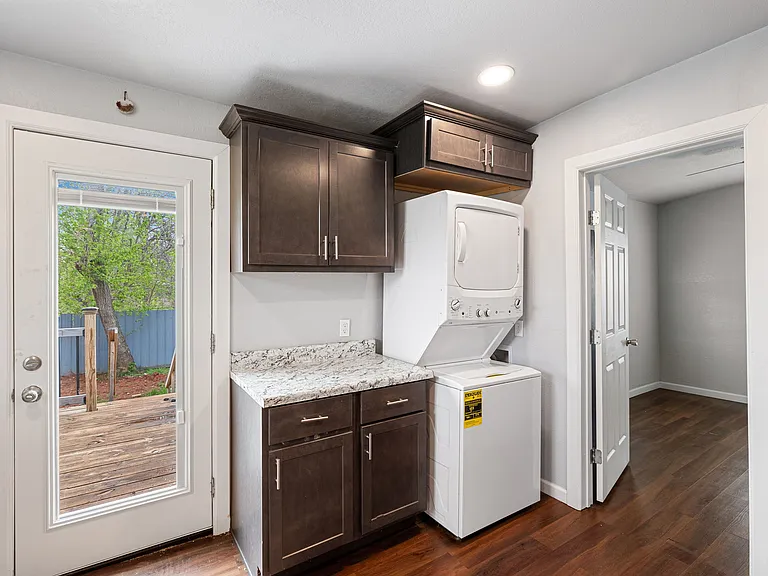 4012 S Hudson Ave — Photo 8