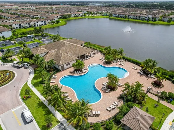 3209 W 98th Pl, Hialeah, FL 33018
