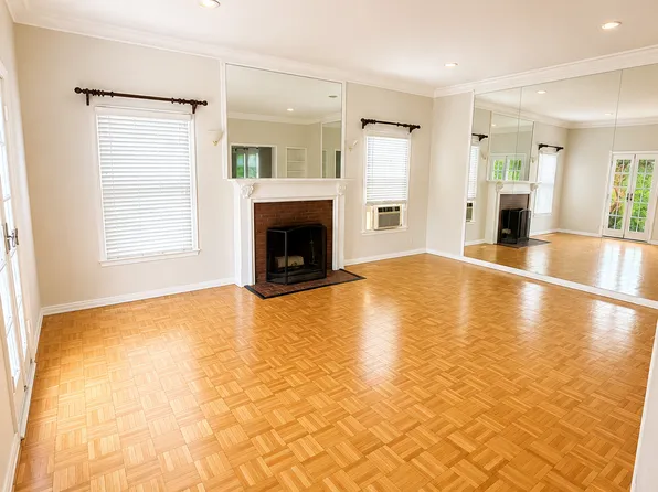 137 S Peck Dr APT D, Beverly Hills, CA 90212