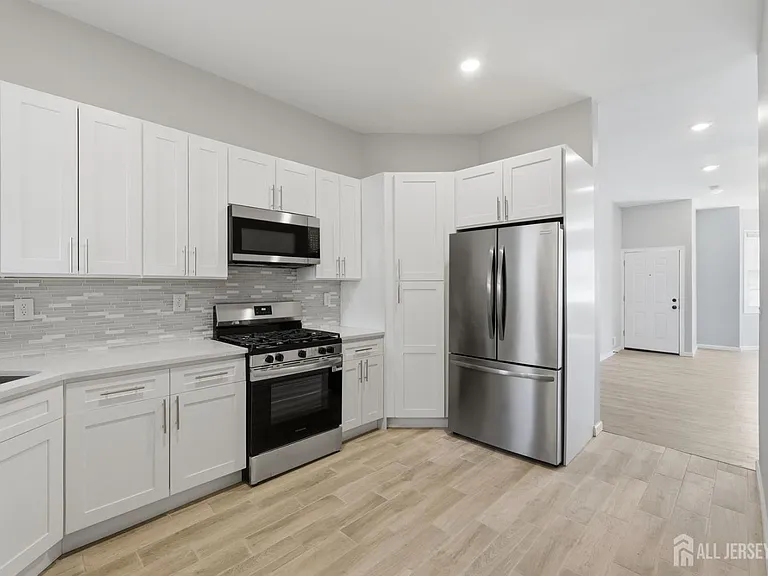 327 S Orange Ave #1 — Photo 8