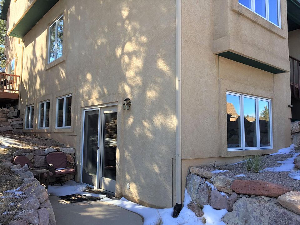 Private entrance with patio