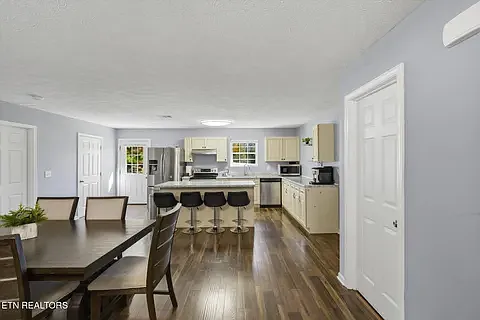 1250 Tramel Rd — Photo 5