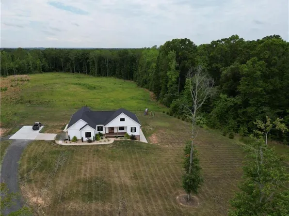 2498 Settle Bridge Rd, Stoneville, NC 27048
