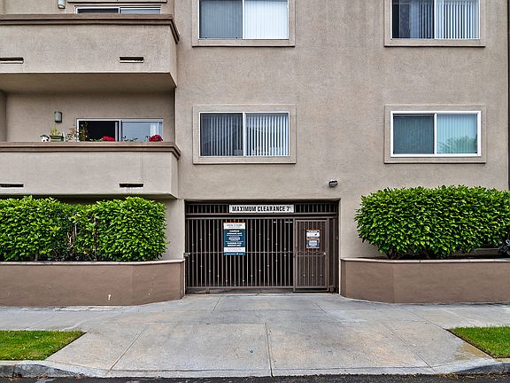 5th image of 5200 Inglewood Blvd #105