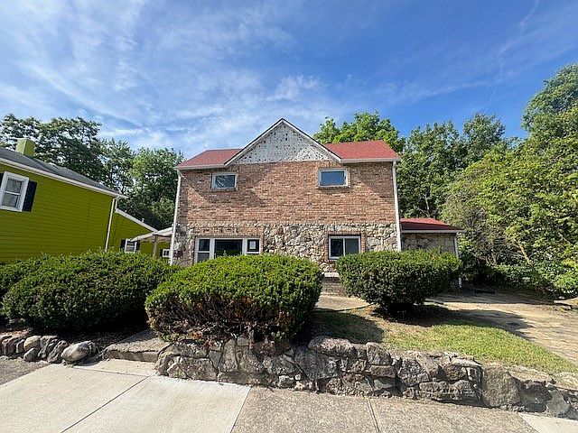 1st image of 916 Innisfallen Ave