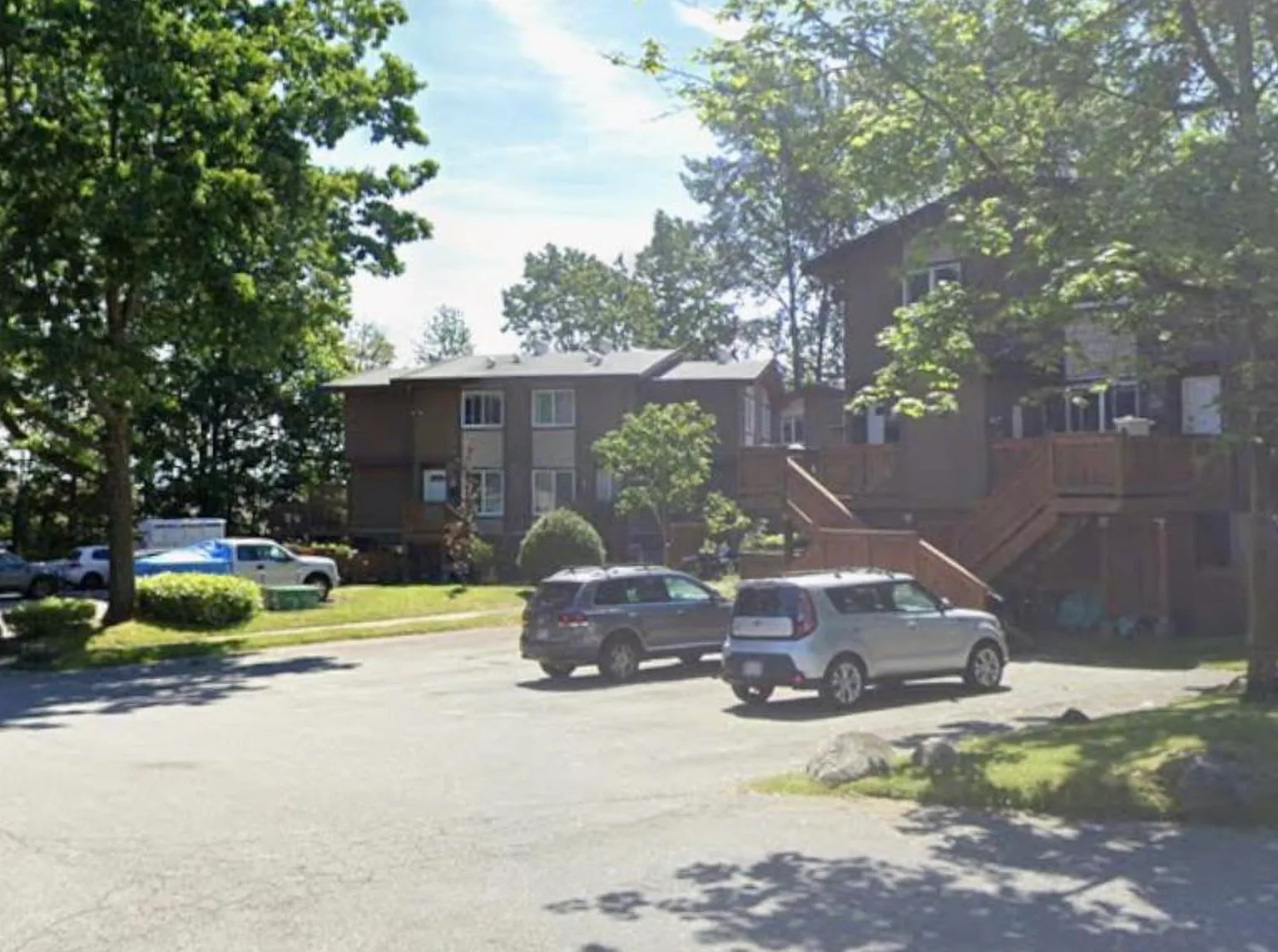 3 bed, 900 sqft, $2,995 — Photo 2