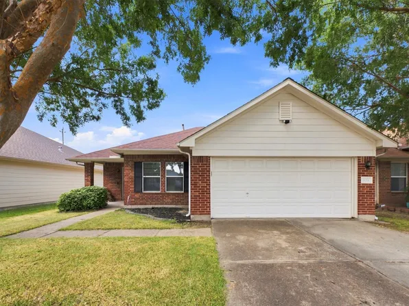 8011 Ginger Park Dr, Baytown, TX 77521