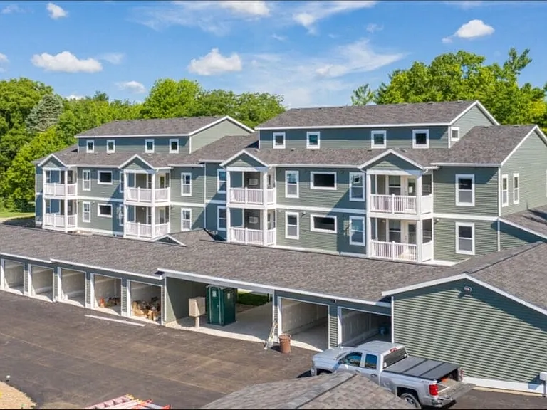North Hillburn Apartments — Photo 18