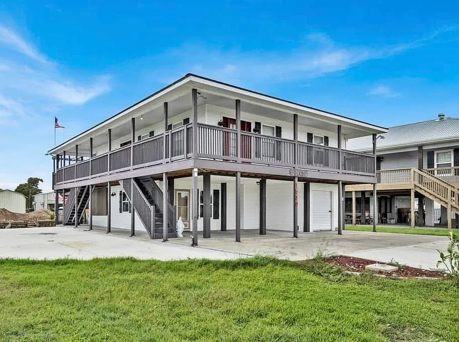 1530 Halverson Rd