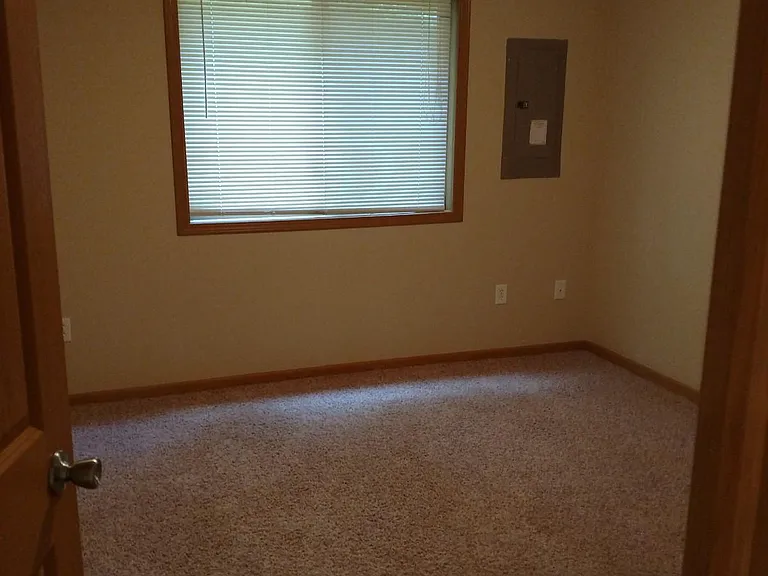 821 Creekside Cir — Photo 12