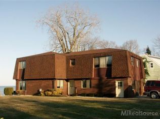 6602 Lakeshore Rd, Lakeport, MI 48059